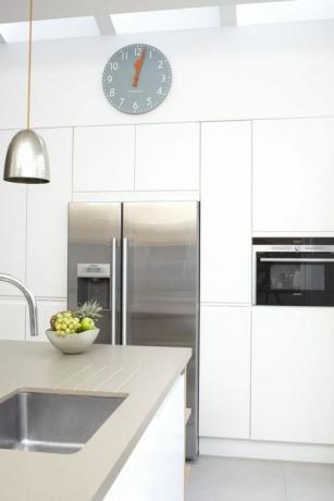Chiswick Londra ev mutfak yenileme - buzdolabı ve depolama çekmeceleri