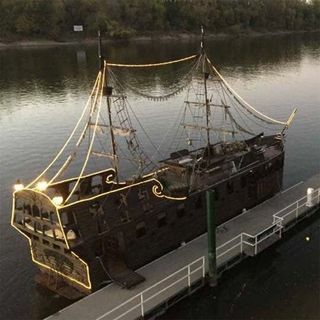 Mississippi Nehri üzerindeki korsan gemisi