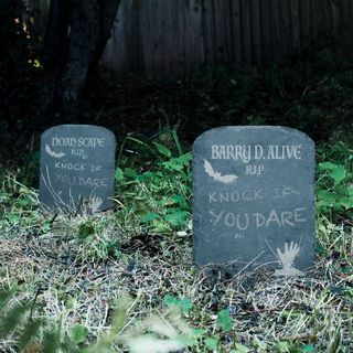 Cadılar Bayramı Bahçesi Kayrak Mezar Taşı Dekorasyonu