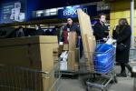 Rusya-Ukrayna Savaşı: IKEA Mağazaları Kapatınca Alışveriş Yapanlar Panikliyor