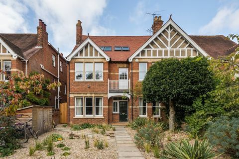 Oxford'da satılık yarı müstakil ev