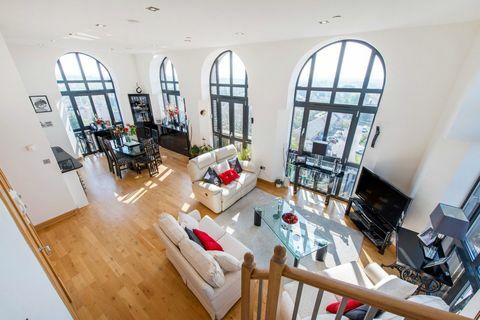 Flat 6, Shenley Tower - Savills - oturma alanı