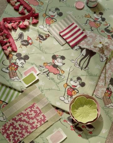 disney home x sanderson mickey minnie çiftliğin verandasında