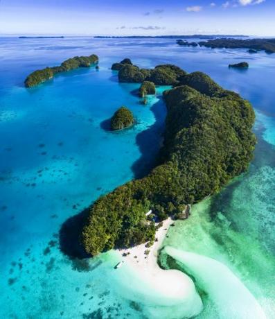 Havadan görünümü Palau Adaları ve düşük gelgit sandbar