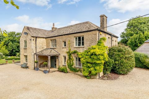 Wiltshire'da satılık güzel kır evi