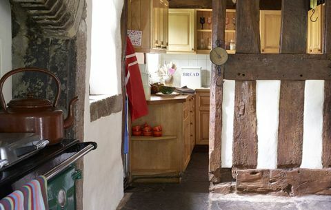Tudor-ev-mutfak