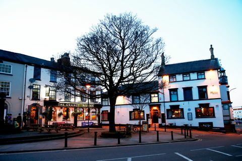Altrincham sınırlarındaki The Orange Tree & Market Tavern barları