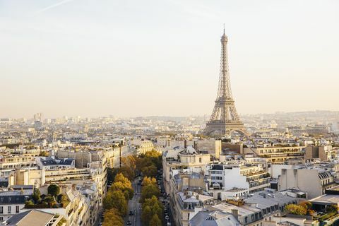 Eyfel Kulesi ve Paris manzarası gün batımında, Fransa yükseltilmiş görünümü