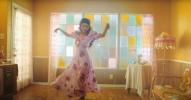 Selena Gomez’in Yeni Müzik Videosu "De Una Vez" deki Ev Bize Büyük Dekor İlham Veriyor