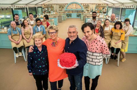 Büyük İngiliz Fırında Pişir (2018) Yetenek Özel Bahisleri: - Sunucular: Noel fielding, Sandi Toksvig ve Yargıçlar Paul Hollywood, Yarışmacılarla Prue Leith.