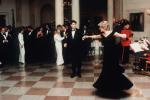 Prenses Diana, Neil Diamond ile Dans Ederken Gözle Görülür Şekilde Kızardı