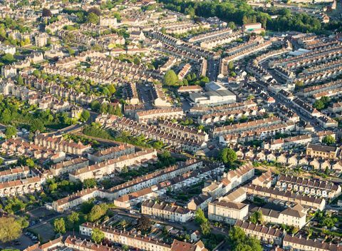 Bath, Somerset İngilizce şehir yerleşim sokaklarında havadan görünümü.