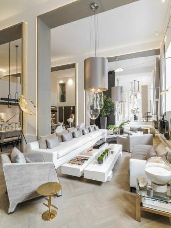 kelly hoppen'in london evinde muhteşem bir açık plan yaşam alanı bulunmaktadır.