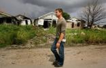 Brad Pitt Katrina Kasırgası'ndan Sonra Yardım Ediyor