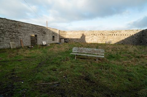 İskoçya'da şimdi satılık şelaleli sahil evi