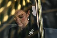 Kate Middleton, Hükümdarın Devlette Yattığını Görmek İçin Kraliçe'ye İnce Bir Övgü Takıyor