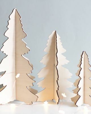 Üç alternatif ahşap Noel ağaçları kümesi