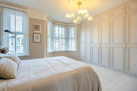 East ham london satılık teraslı ev ana yatak odası
