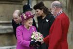 Kraliçe Elizabeth neden hep eldiven giyiyor?