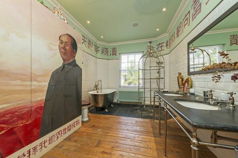 Roland Emmerich Knightsbridge özelliği - Başkan Mao duvar resmi