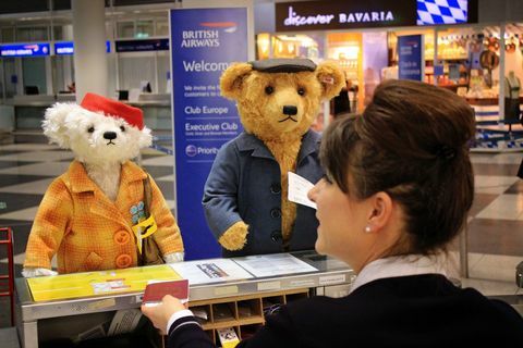 Steiff - Bay ve Bayan Bair, Heathrow'a gelişte