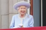 Kraliçe Elizabeth Saçını Kesmiş Görünüyor