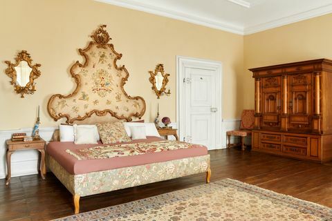 netflix'in 'imparatoriçe'sinden barok saray artık airbnb'de