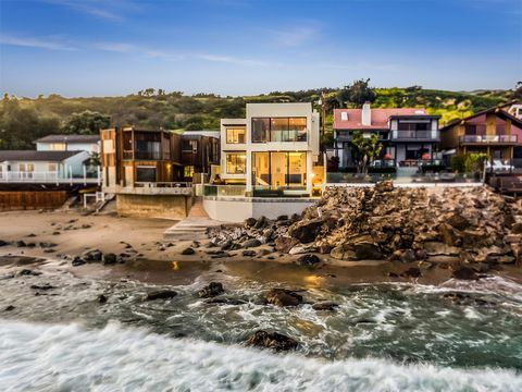 Barry Manilow’un Malibu, Los Angeles, Kaliforniya’daki eski sahil evi satılıktır