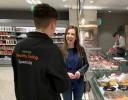 Waitrose, alışveriş yapan kişilerin daha sağlıklı yiyecekler seçmelerine yardımcı olmak için "Sağlıklı Beslenme Uzmanları" işe alıyor
