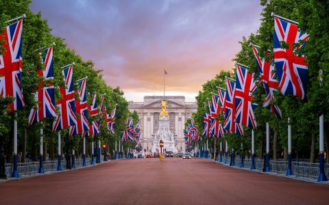 Buckingham Sarayı, The Mall, Union Flags, Londra, İngiltere