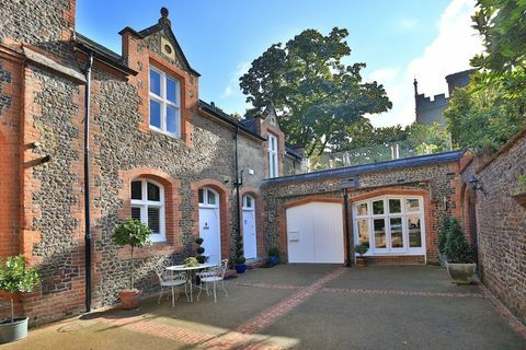 Albury Park Mews - Sotheby's Uluslararası Realty