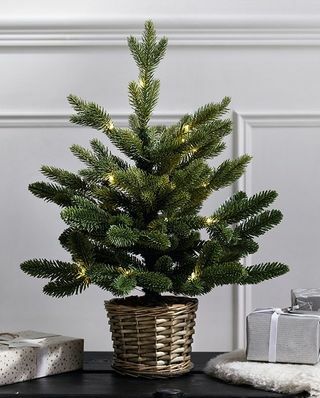 Söğüt Sepetinde Önceden Yakılmış Noel Ağacı - 1.5ft